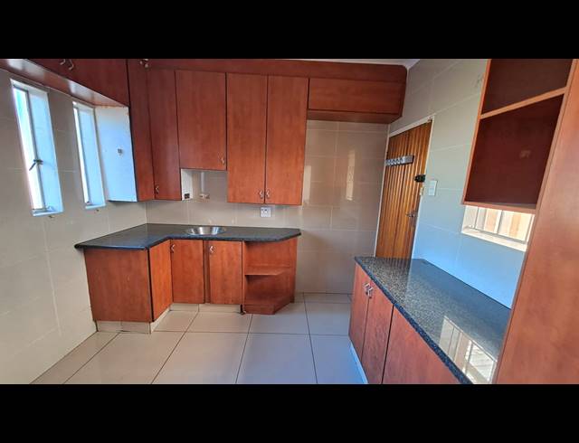 3 BEDROOM HOUSE FOR SALE IN VANDERBIJLPARK SE 6